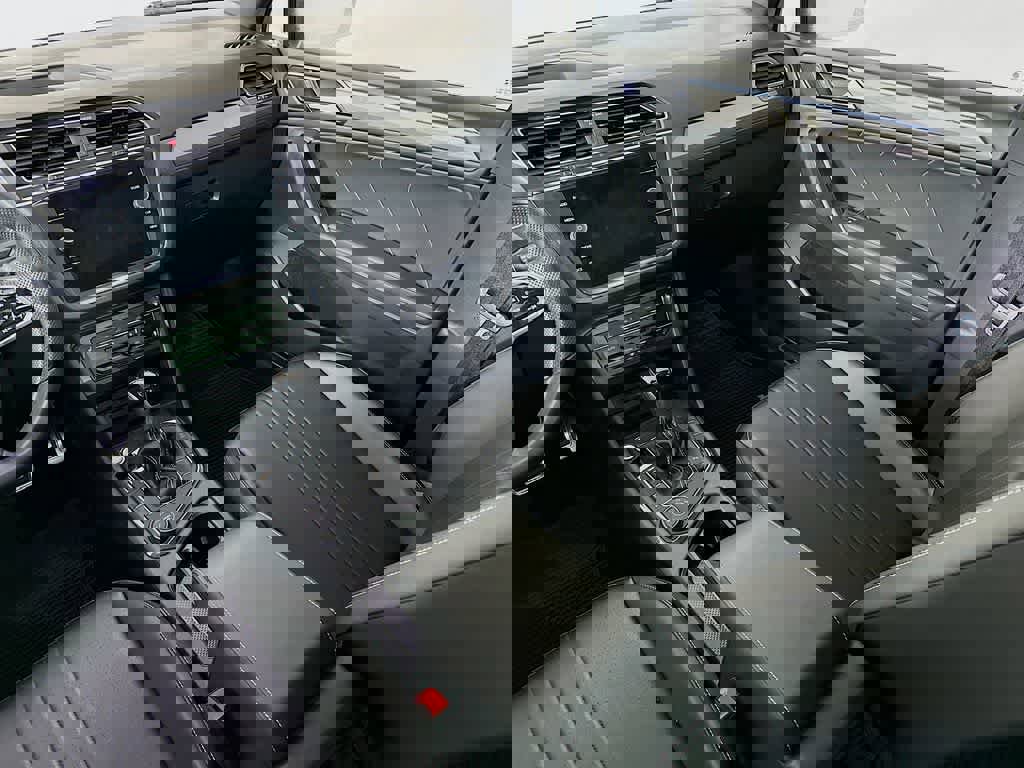 Used 2024 Volkswagen Tiguan SE R-Line image 11