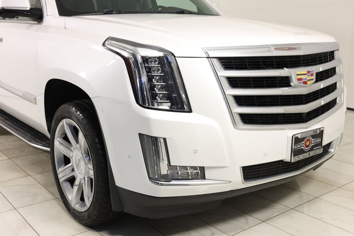 Used 2020 Cadillac Escalade Luxury AWD/4WD image 38