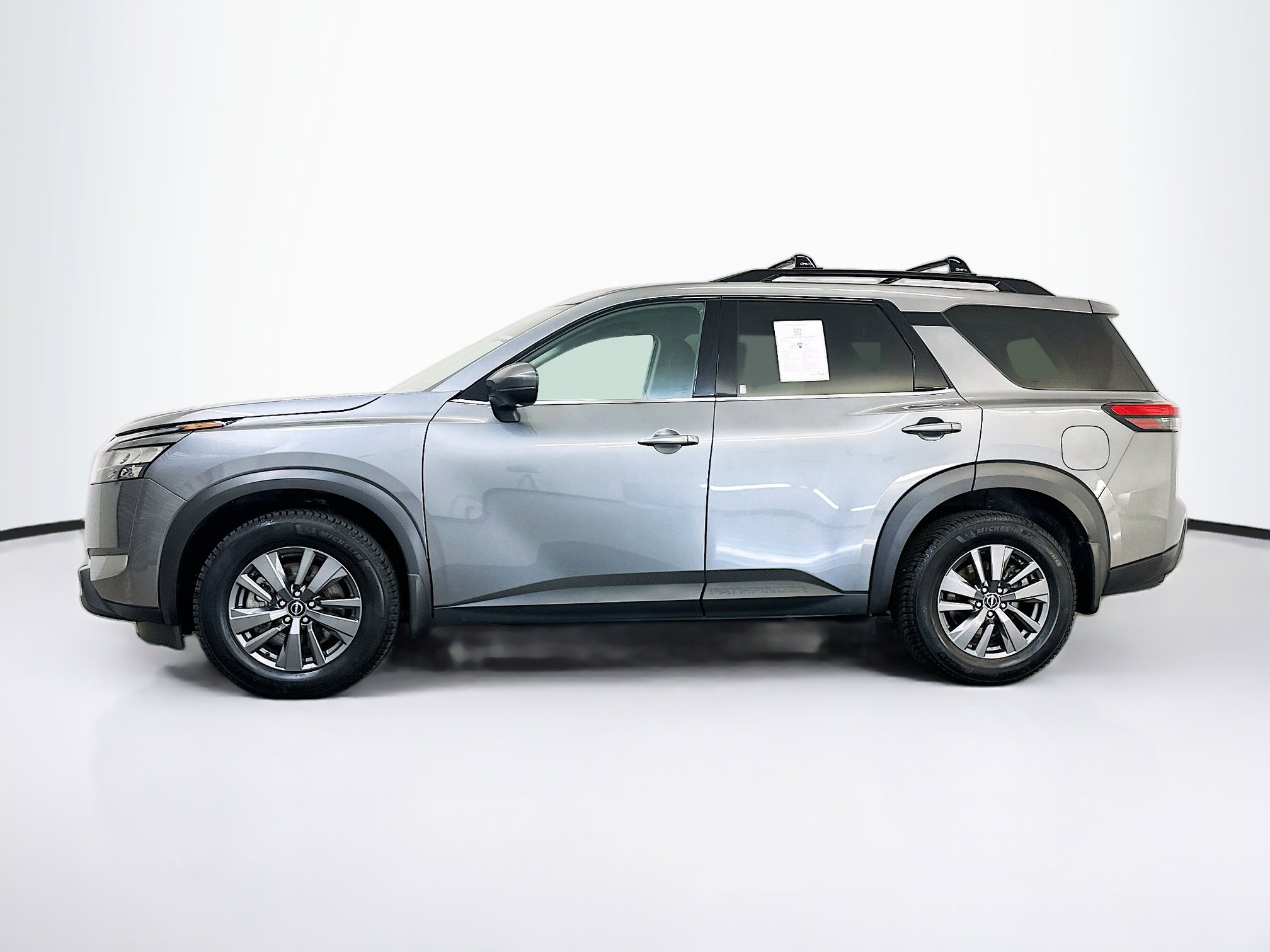 Used 2023 Nissan Pathfinder SV AWD/4WD image 4