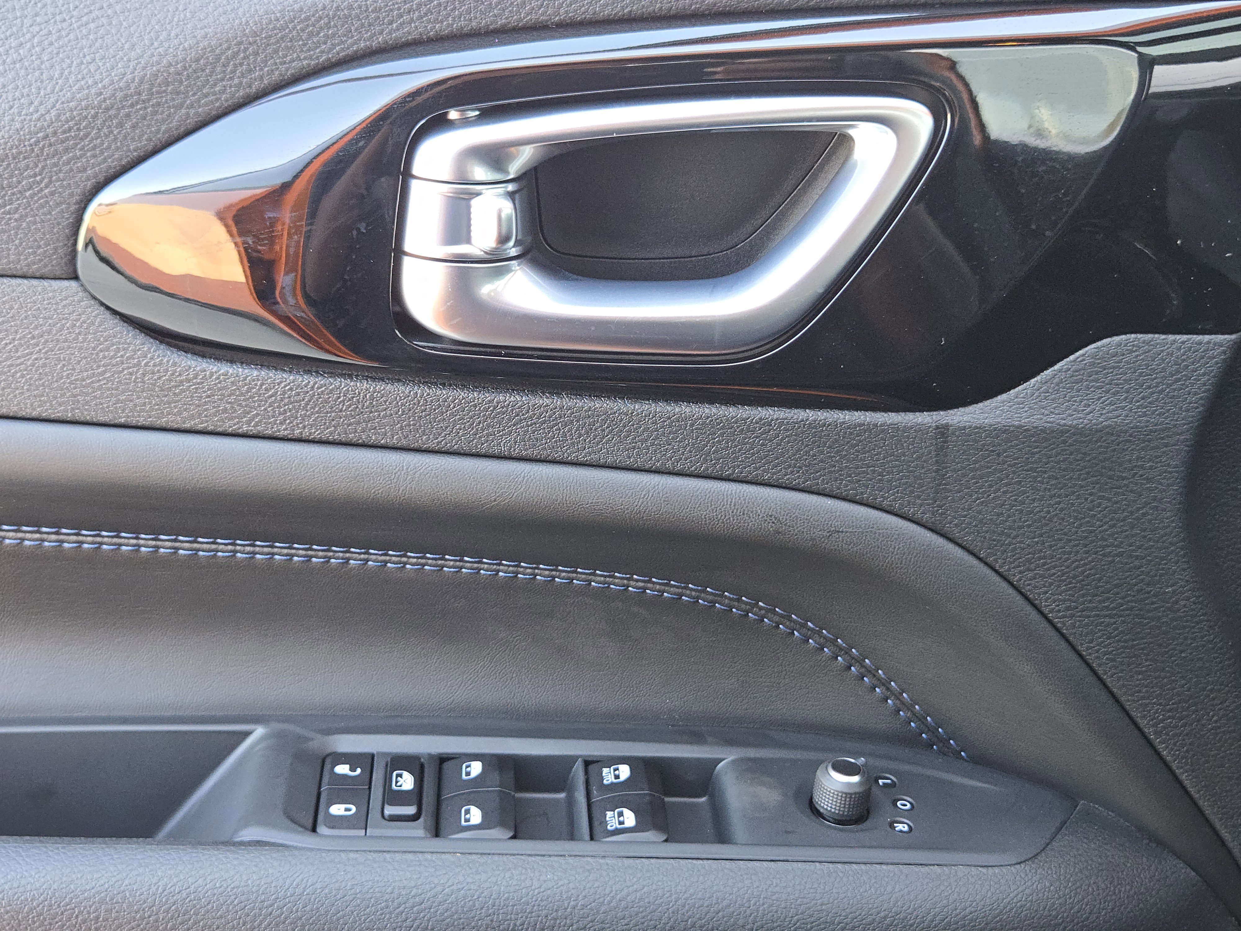 New 2026 Jeep Compass Latitude AWD/4WD image 18