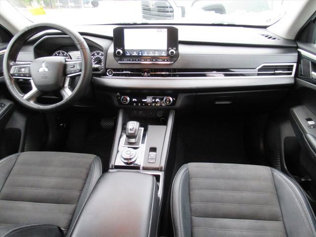 Used 2022 Mitsubishi Outlander SE image 12