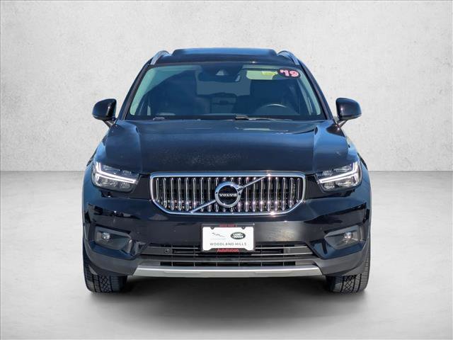 Used 2019 Volvo XC40 T4 Inscription image 2