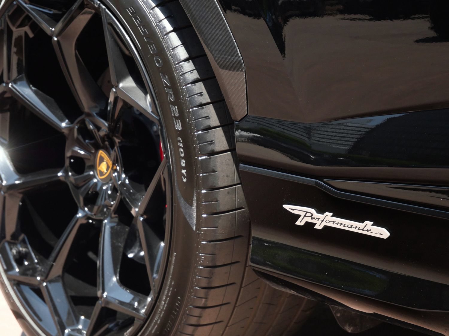 Used 2024 Lamborghini Urus Performante AWD/4WD image 28