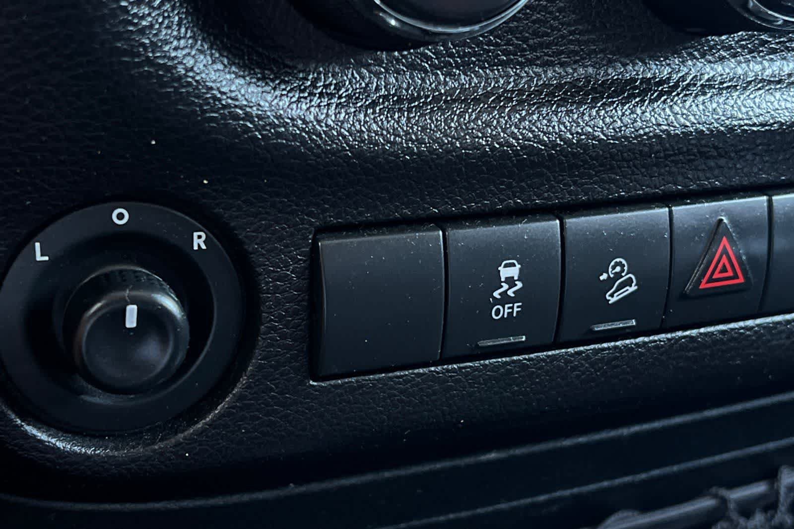 Used 2018 Jeep Wrangler Unlimited Sahara AWD/4WD image 34