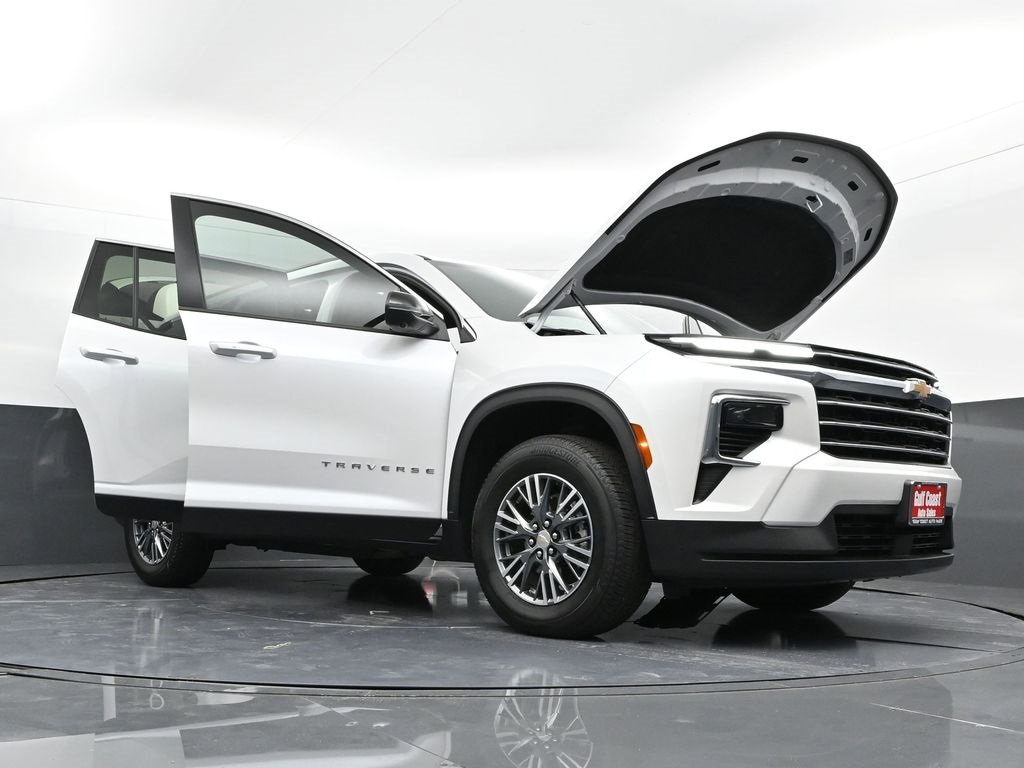 Used 2024 Chevrolet Traverse LT image 43
