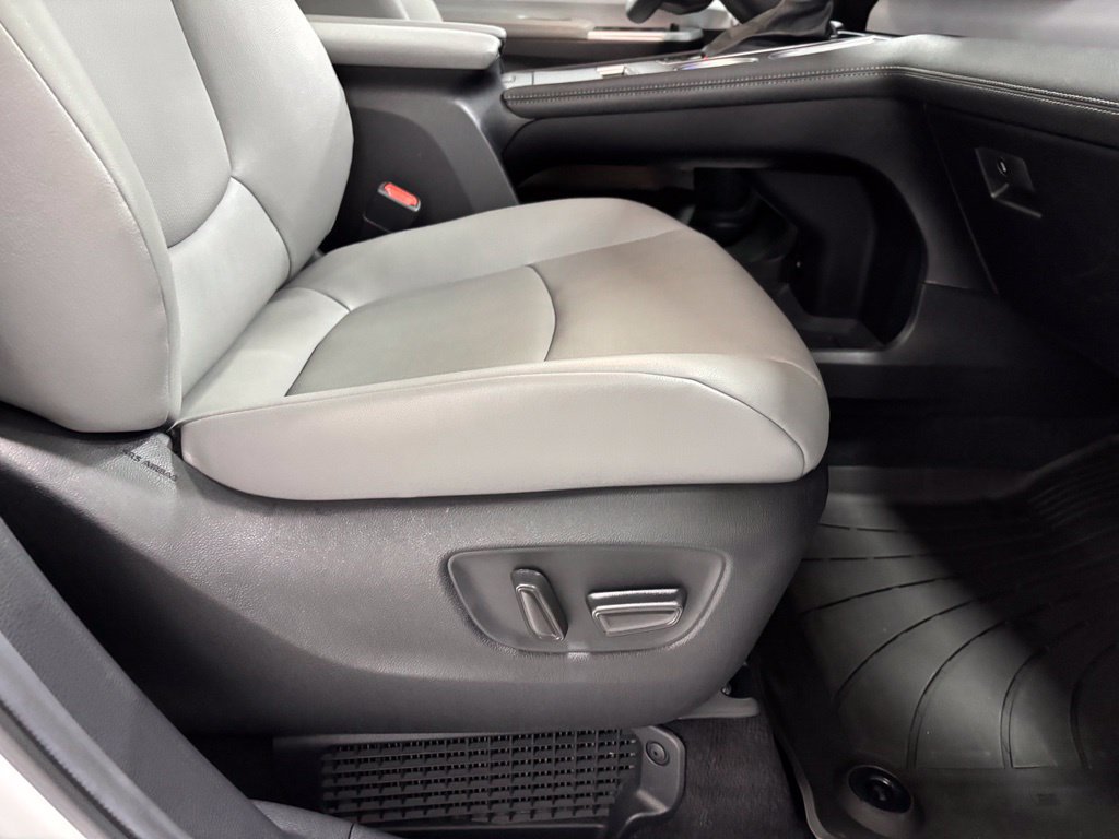 Used 2026 Toyota Sienna XLE AWD/4WD image 63