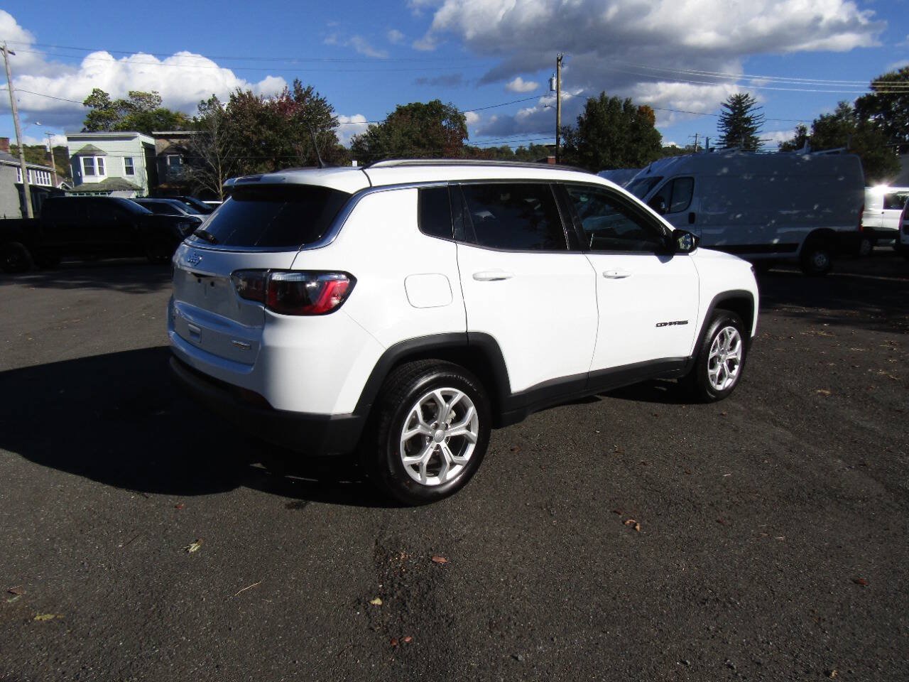 Used 2024 Jeep Compass Latitude AWD/4WD image 36
