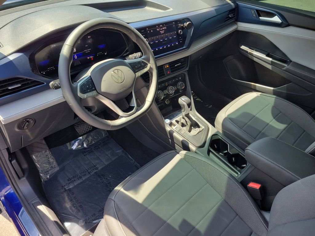 Used 2024 Volkswagen Taos SE w/ Panoramic Sunroof Package FWD image 22