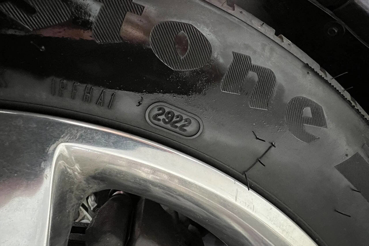 Used 2004 Cadillac XLR image 93