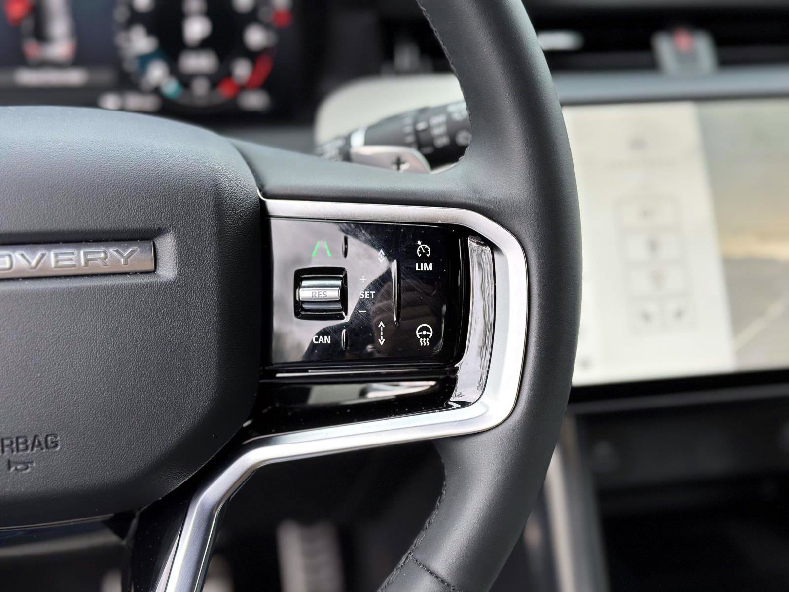 New 2025 Land Rover Discovery Sport Dynamic SE image 22