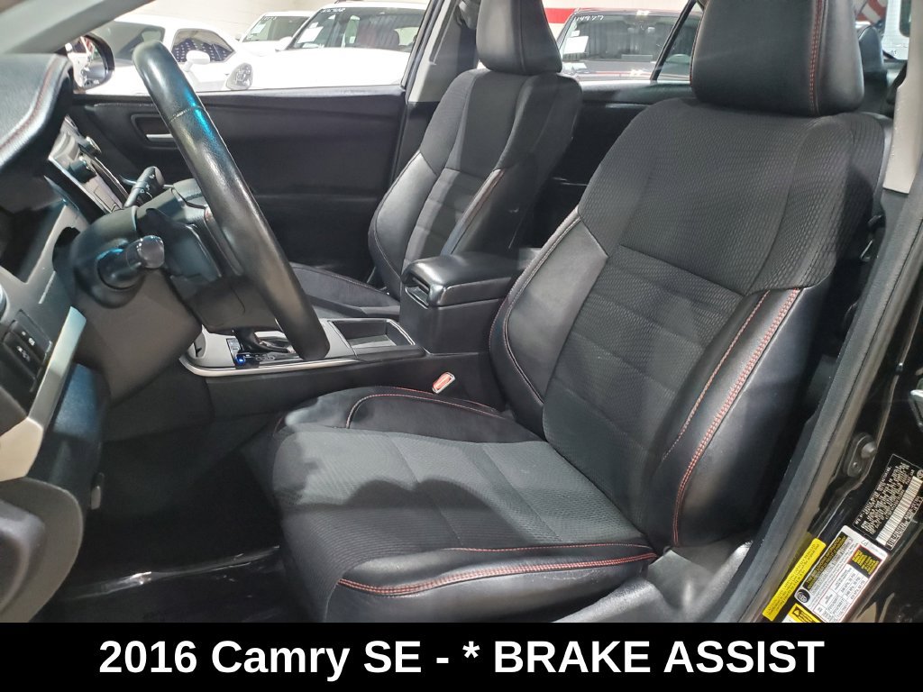 Used 2016 Toyota Camry SE FWD image 6
