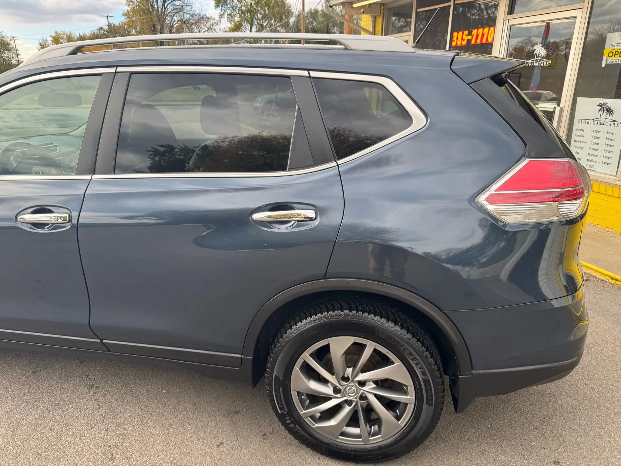 Used 2015 Nissan Rogue SL w/ SL Premium Package image 5