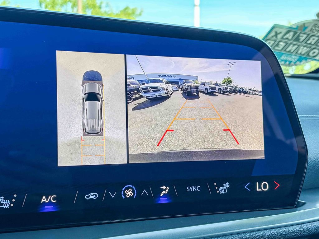 Used 2024 Chevrolet Traverse LT w/ Enhanced Driving Package image 51