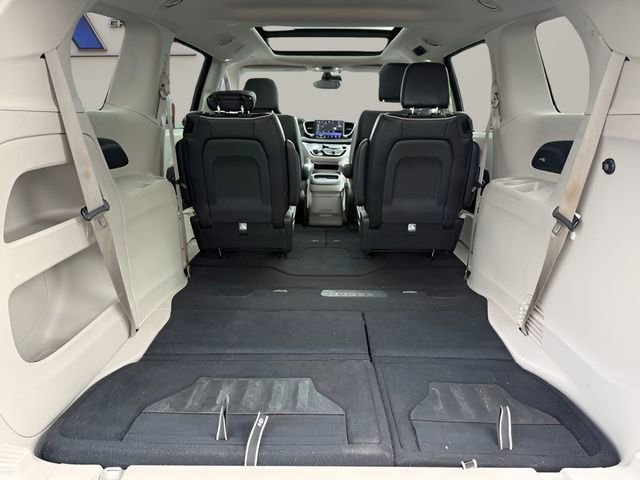 Used 2023 Chrysler Pacifica Limited FWD image 24