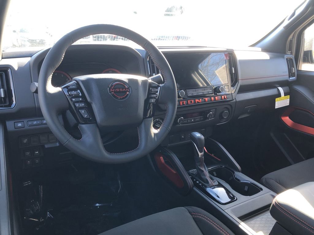 Certified 2025 Nissan Frontier PRO-4X image 17
