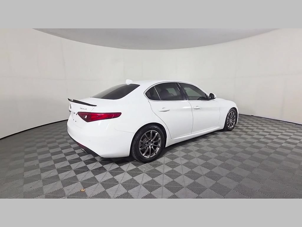 Used 2020 Alfa Romeo Giulia RWD image 38
