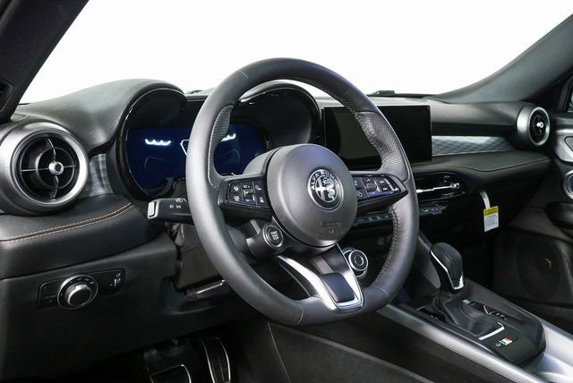 New 2026 Alfa Romeo Tonale w/ Black Premium Package image 3