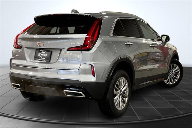 Used 2024 Cadillac XT4 Premium Luxury image 2