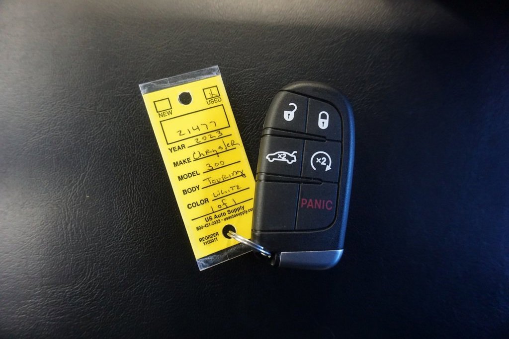 Used 2023 Chrysler 300 Touring L image 33