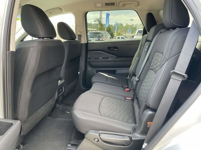 Used 2025 Nissan Pathfinder SV image 13