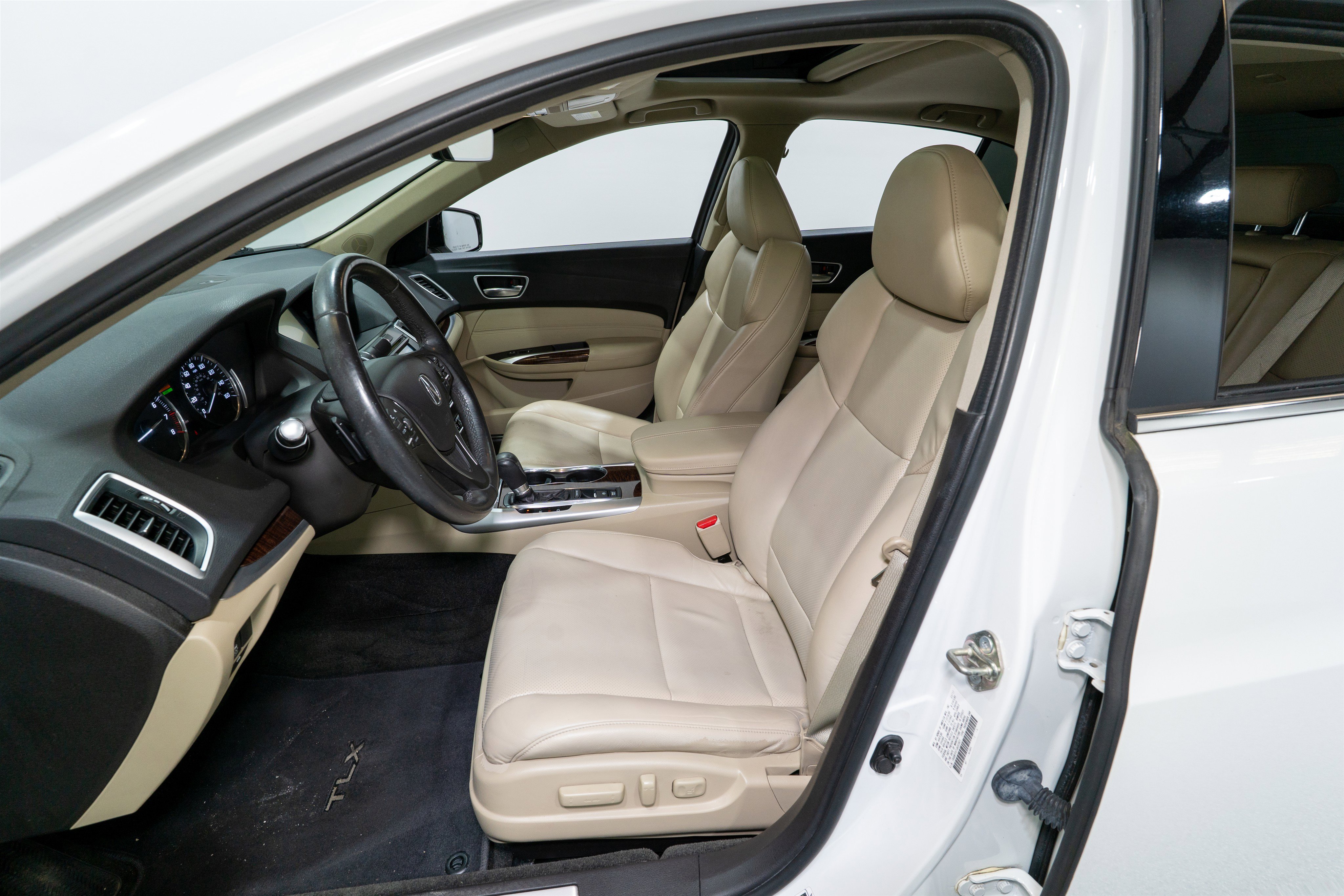 Used 2018 Acura TLX w/ Technology Package image 16