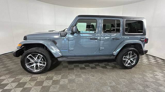 Used 2024 Jeep Wrangler Unlimited w/ Convenience Group AWD/4WD image 5