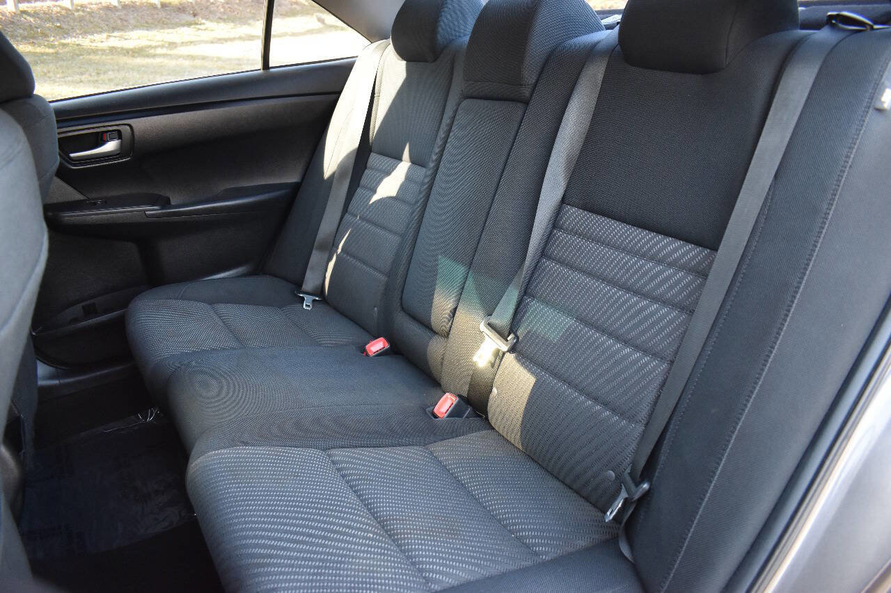 Used 2015 Toyota Camry LE FWD image 14