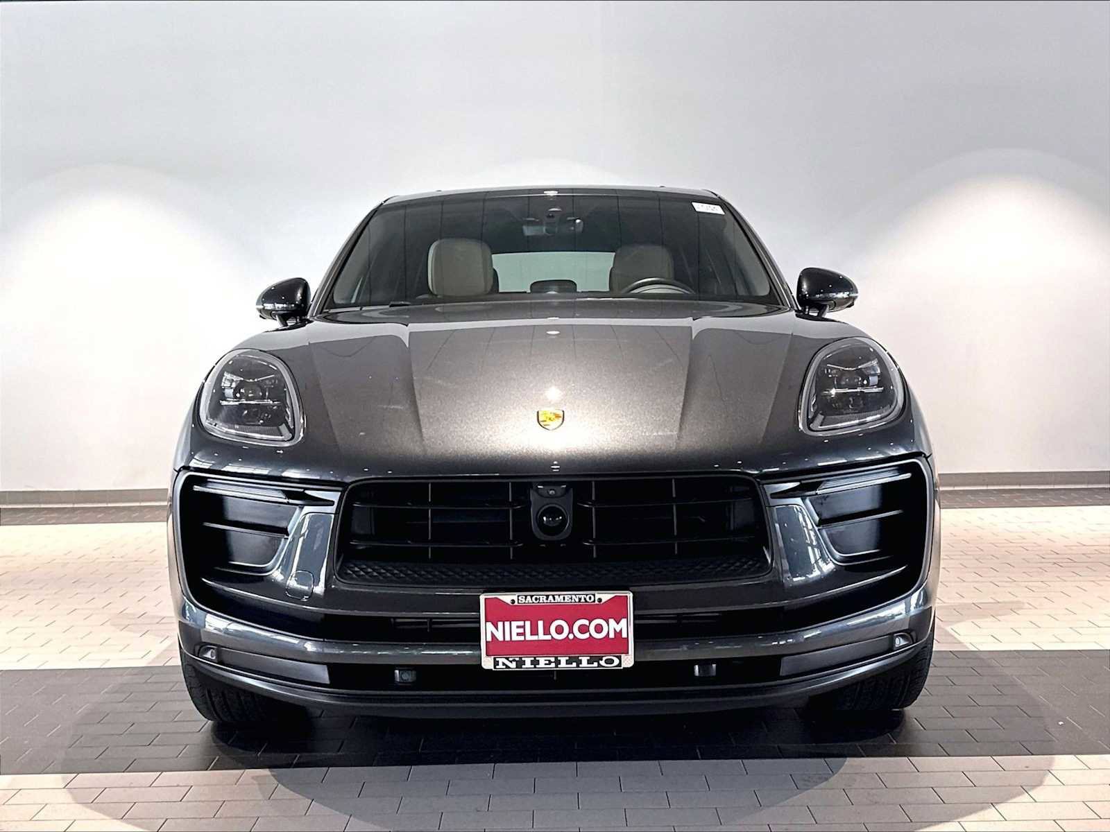 Used 2023 Porsche Macan AWD/4WD image 13