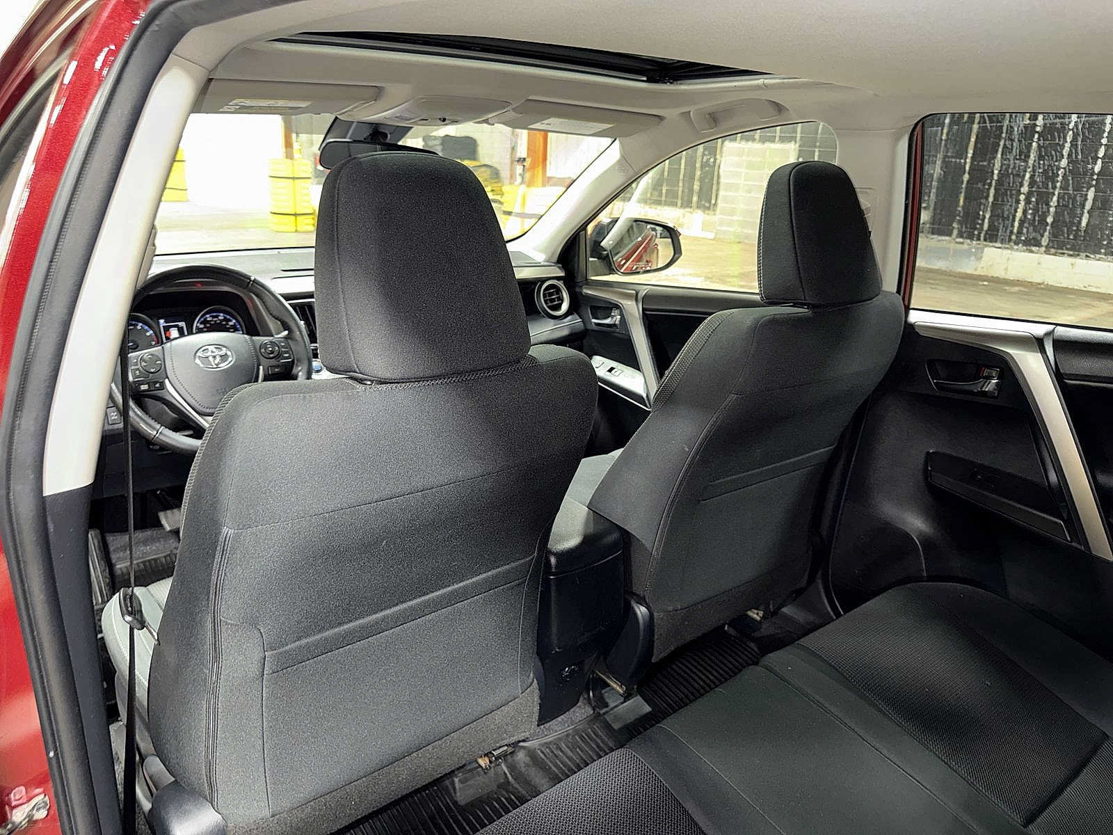 Used 2018 Toyota RAV4 XLE w/ Plus Extra Value Package AWD/4WD image 27