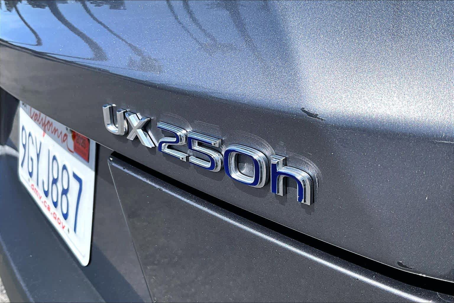 Used 2019 Lexus UX 250h w/ Premium Package AWD/4WD image 9
