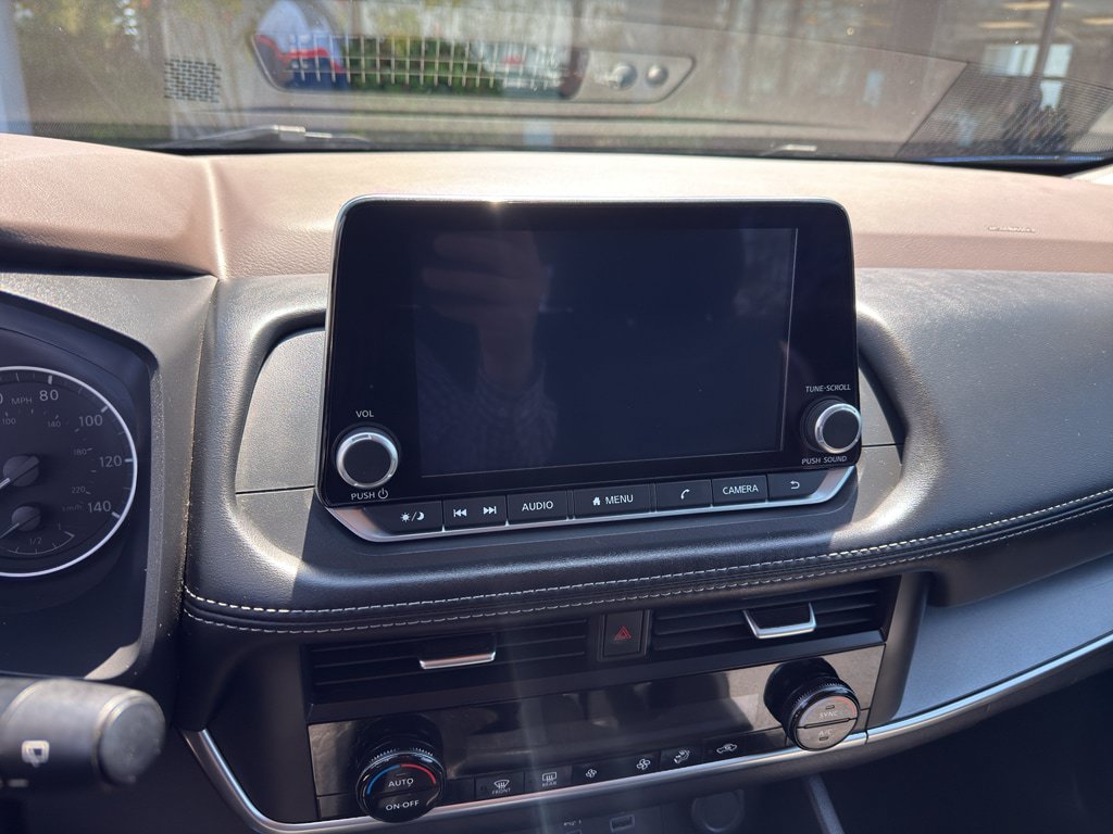 Used 2023 Nissan Rogue SV AWD/4WD image 14