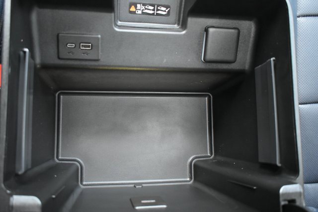 Used 2024 Chevrolet Silverado 1500 High Country image 33