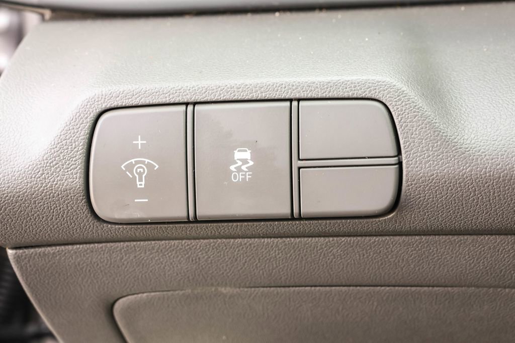 Used 2024 Hyundai Elantra SEL FWD image 18