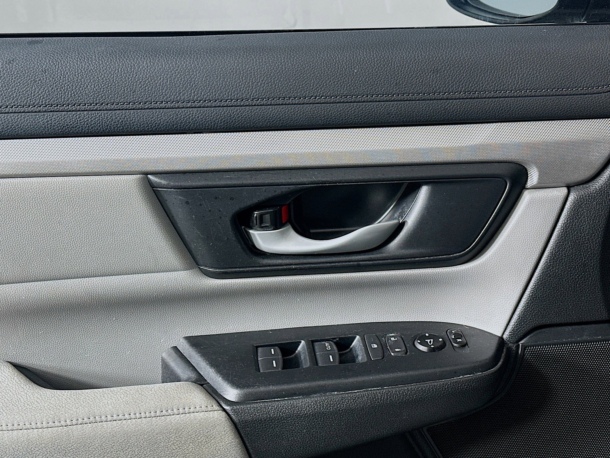 Used 2018 Honda CR-V LX image 15