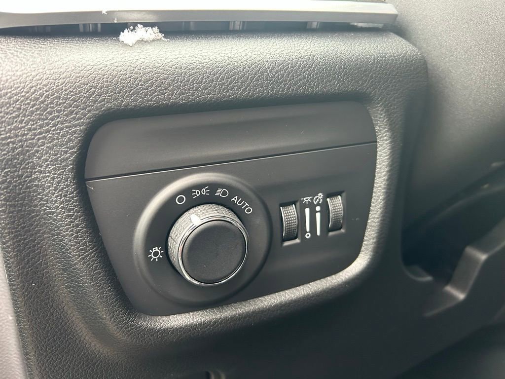 New 2026 Jeep Grand Cherokee Altitude image 14