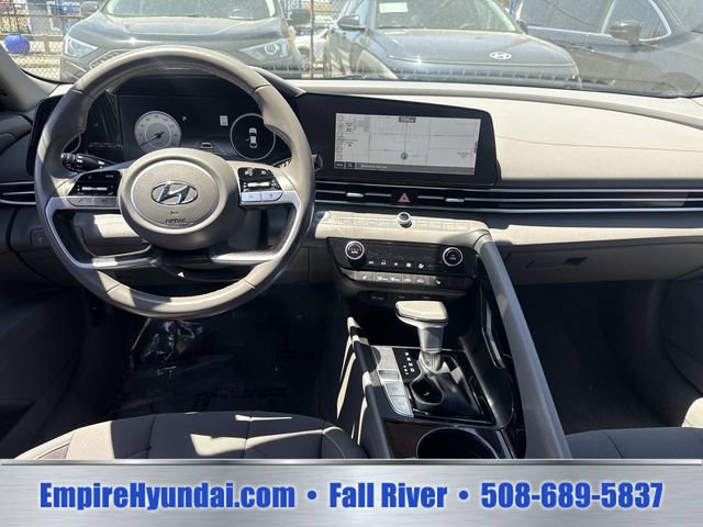 Used 2023 Hyundai Elantra SEL w/ Convenience Package FWD image 12