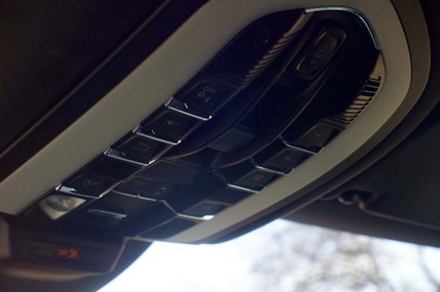 Used 2022 Porsche Macan AWD/4WD image 32