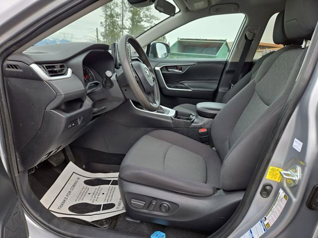 Used 2021 Toyota RAV4 XLE image 2