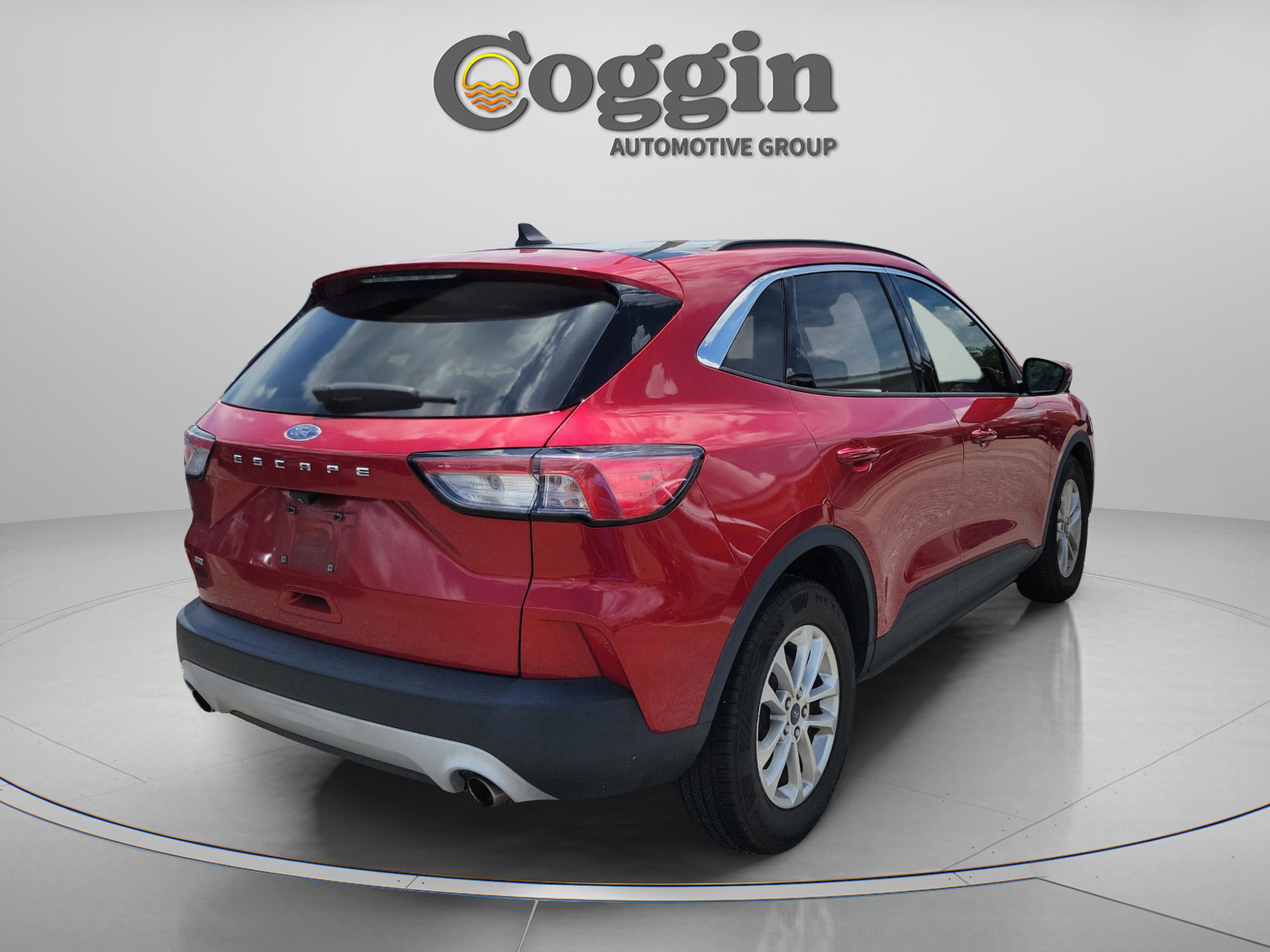 Used 2021 Ford Escape SE w/ Convenience Package FWD image 3
