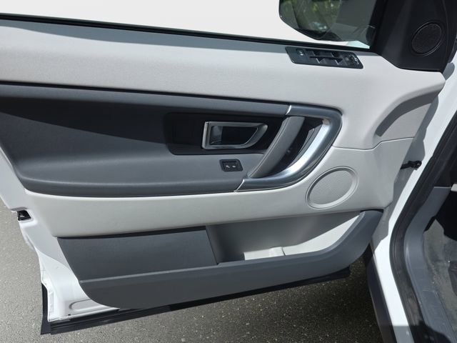Used 2019 Land Rover Discovery Sport SE image 29