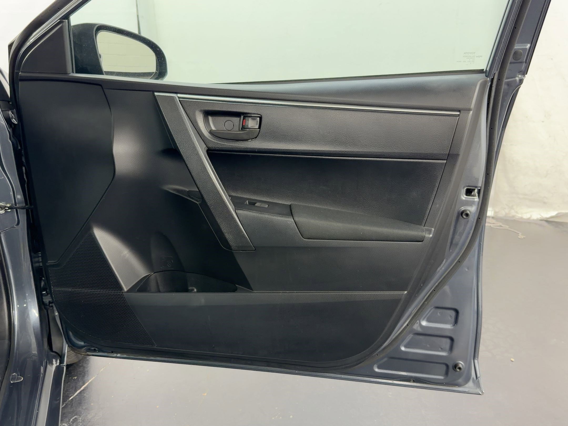 Used 2014 Toyota Corolla L image 31