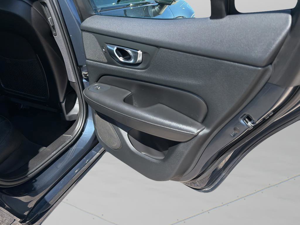 Used 2023 Volvo S60 T8 Plus image 12