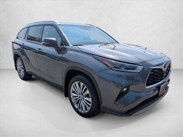 Used 2025 Toyota Highlander Platinum AWD/4WD image 3