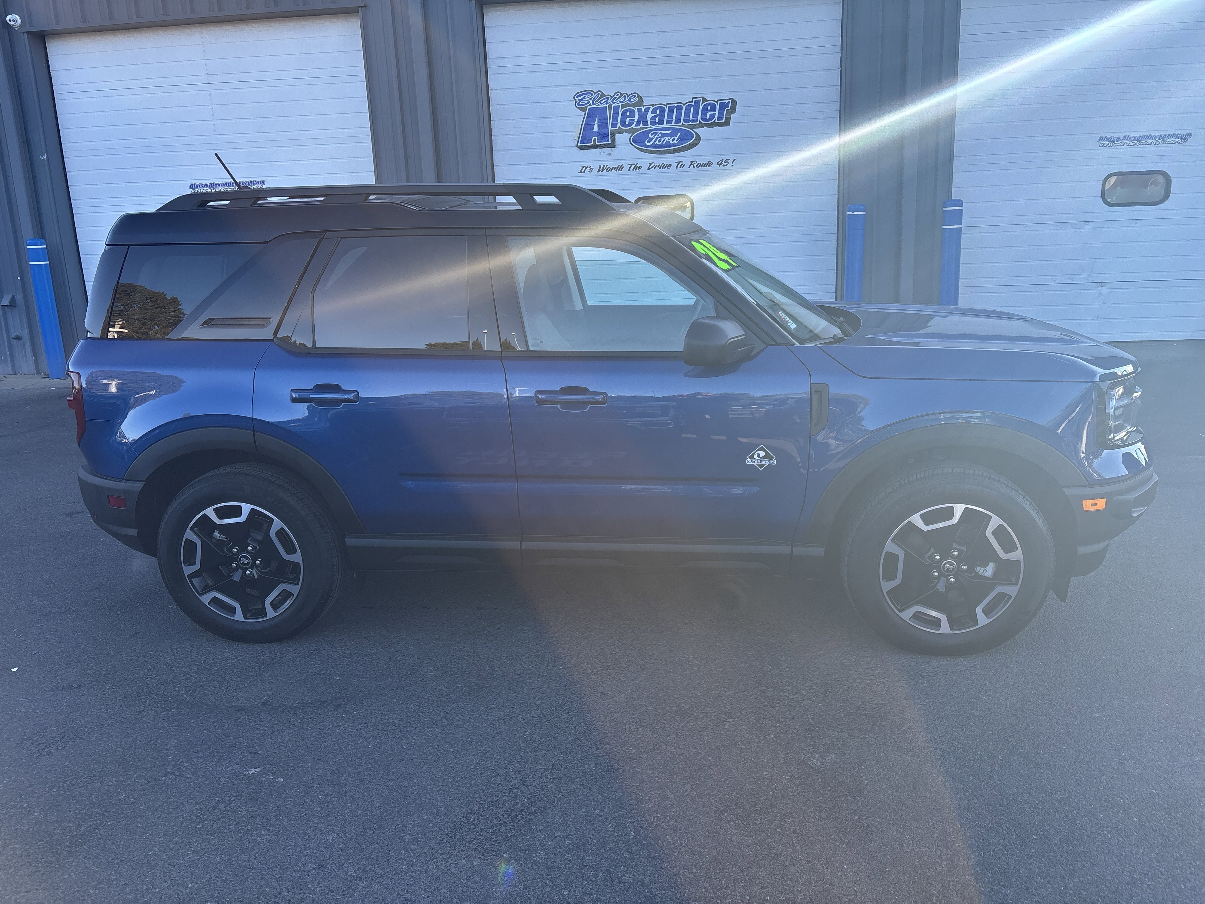 Used 2024 Ford Bronco Sport Outer Banks w/ Tech Package image 2