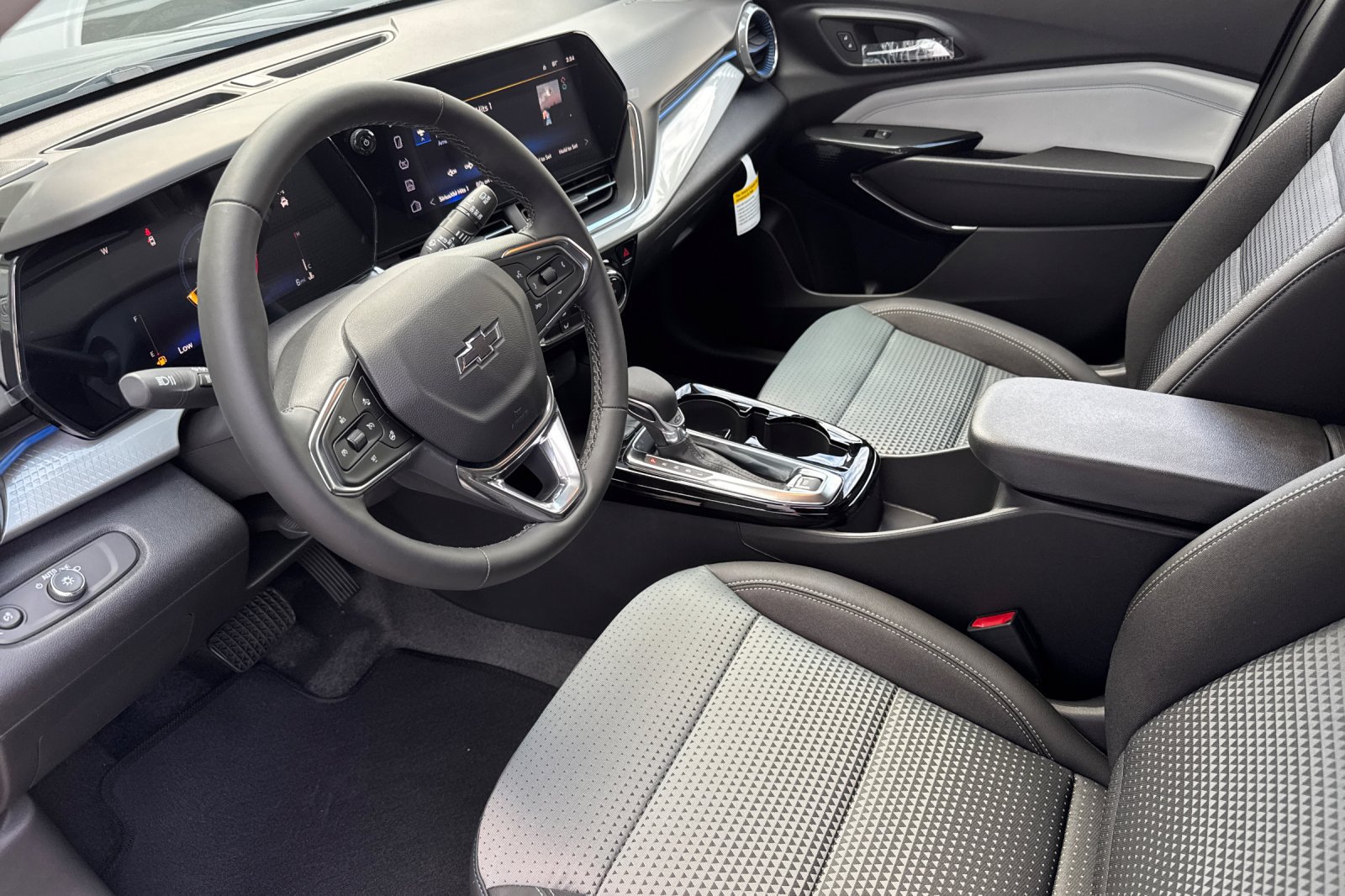 New 2026 Chevrolet Trax LT w/ Driver Confidence Package FWD image 9