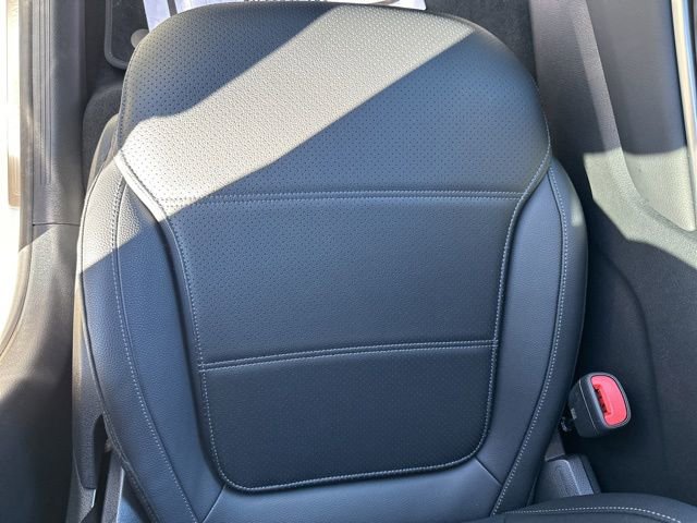 Used 2025 Mercedes-Benz GLC 300 4MATIC image 15