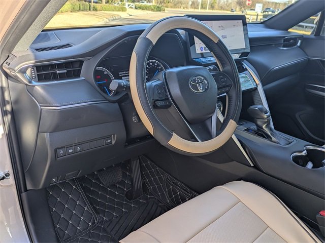 Used 2024 Toyota Venza XLE image 10