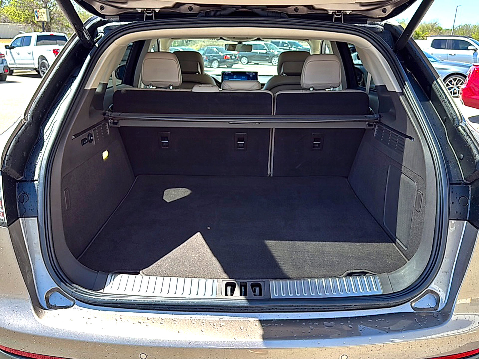 Used 2021 Lincoln Nautilus Reserve w/ Equipment Group 202A image 9