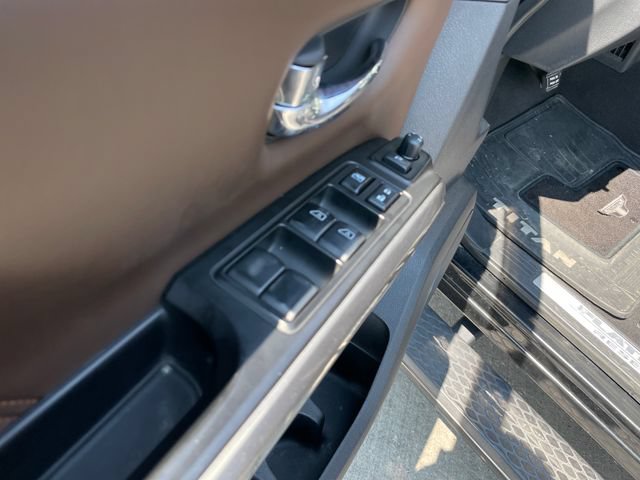 Used 2017 Nissan Titan Platinum Reserve AWD/4WD image 12