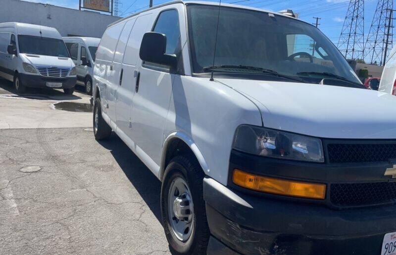 Used 2019 Chevrolet Express 2500 Extended w/ Driver Convenience Package RWD image 3